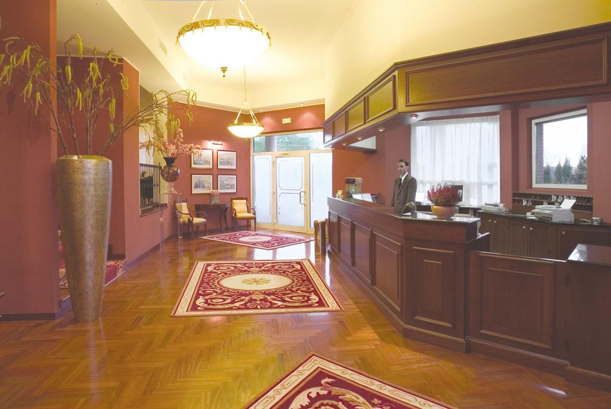 Hotel Maxim Peschiera Borromeo Esterno foto