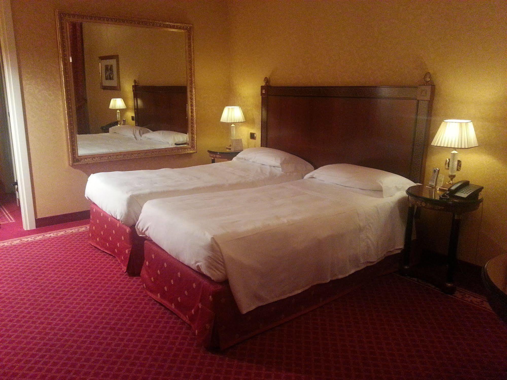 Hotel Maxim Peschiera Borromeo Esterno foto