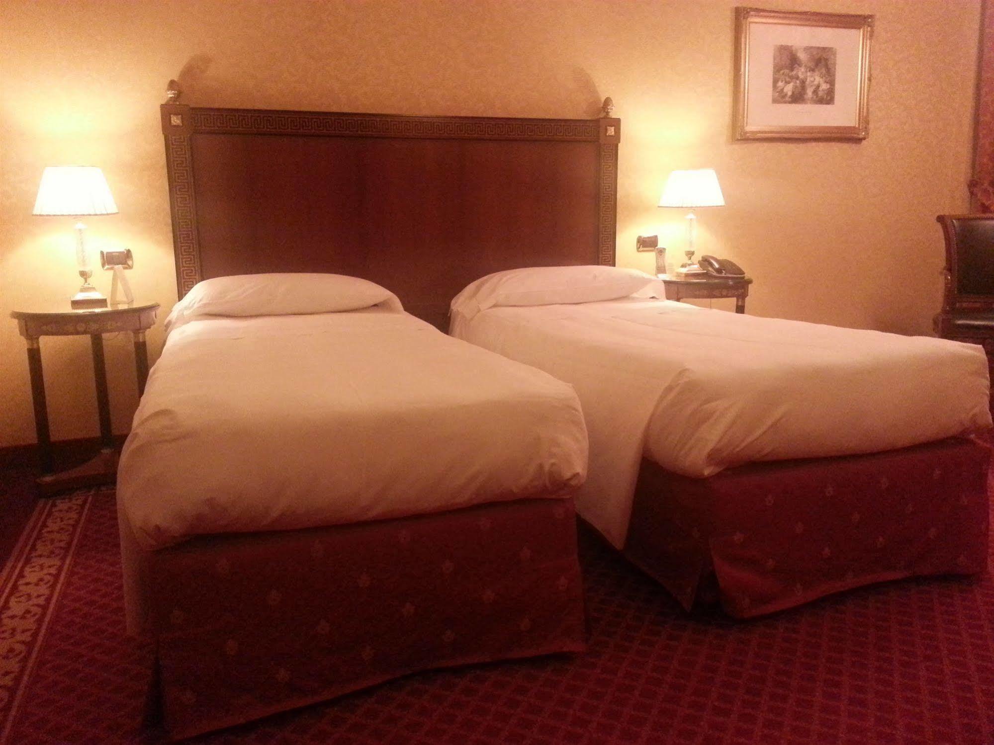 Hotel Maxim Peschiera Borromeo Esterno foto